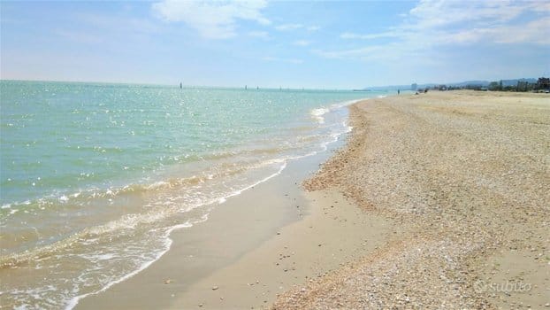 100 metri dal mare, 4 posti letto, 250 euro 100 metri dal mare, 4 posti letto, 250 euro