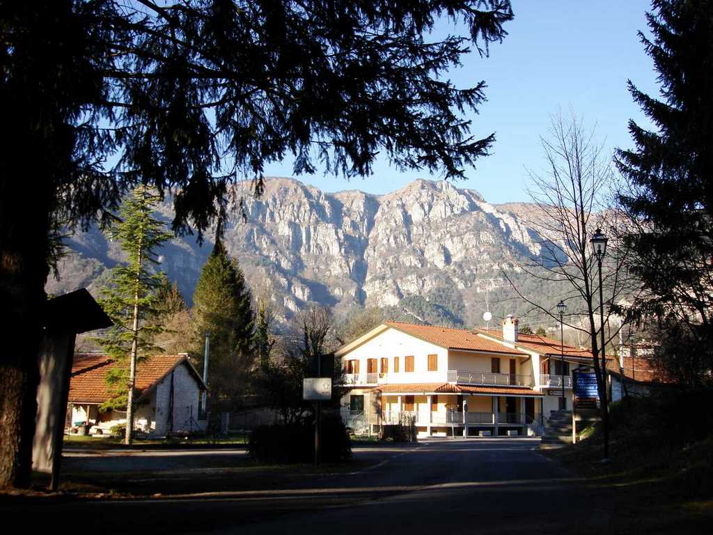 CLAUZETTO (pn) fz. Pradis (montagna Pordenonese),affitto app. arredati di tipologie diverse
<br>da 