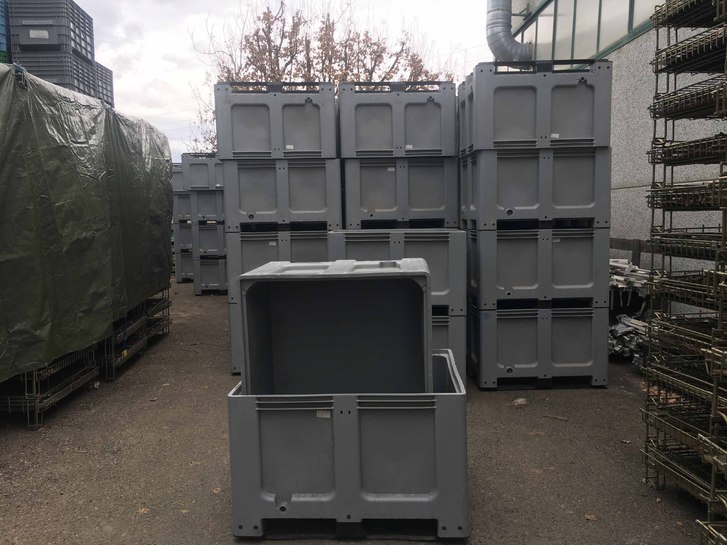 Casse pallet in plastica PHDE con traverse usate Casse pallet in plastica PHDE con traverse usate