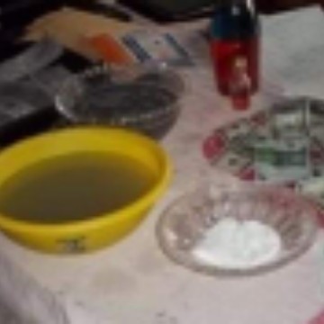 Laboratorio chimica moneteria per pulizie banconote euro dollari colorare verde o Nero Laboratorio chimica moneteria per pulizie banconote euro dollari colorare verde o Nero