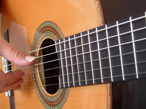 Regala o regalati un corso di chitarra anche a domicilio Regala o regalati un corso di chitarra anche a domicilio