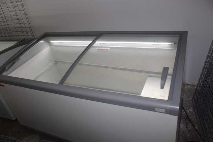 Vendo 4 vetrine refrigeranti negativo Urano Oscartielle