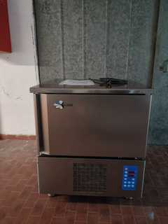 Vendo abbattitore 5 teglie ottime condizioni perfettamente funzionante e perfettamente pulito dentr