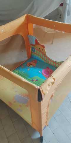 Box bambini come nuovo usato pochissimo, richiudibile occupa poco spazio completo di maniglie per t