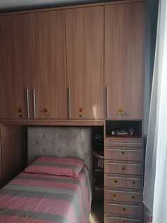 Cameretta singola con angolo con le seguenti misure:
<br>210cm e 270cm x p60cm x h250cm. 
<br>Il co