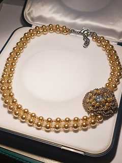 Collana con 2 fili perle alternate con pietre e motivo laterale 