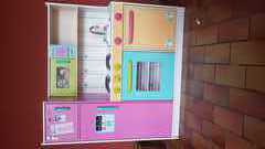 Cucina in legno giocattolo completa di accessori, in ottimo stato.
<br>(Preciso che non è di Ikea)