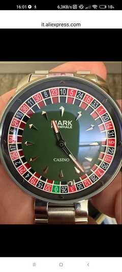 Elegante orologio da polso con design ispirato alla roulette del casinò.<br>Quadrante verde con d
