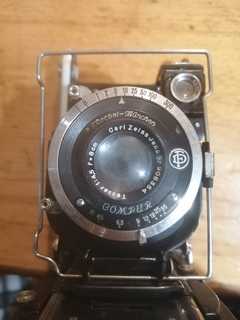 Set completo di fotocamera, obiettivo grand'angolare oltre a quello standard, treppiede, custod