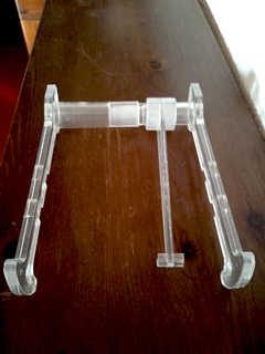 Per chiusura negozio, vendo 3 espositori porta piatti quadri snodabile in plex .<br>Se avete bisog