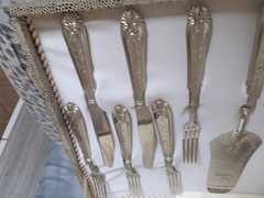 Vendo servizio di posate mai usato in argento placcato per dolci come da immagini
<br>